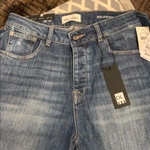 Cropped distressed jeans